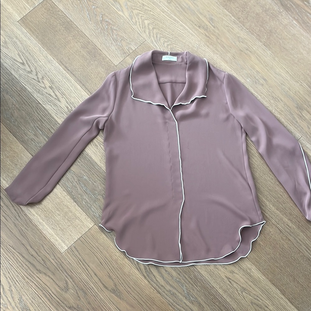 Aritzia Babaton Muave blouse